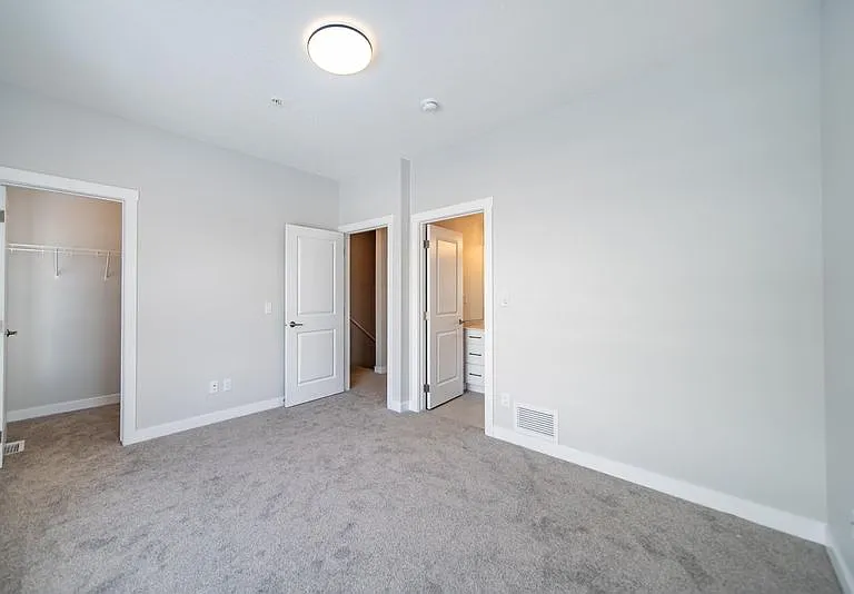 3870 Market St SE — Photo 16