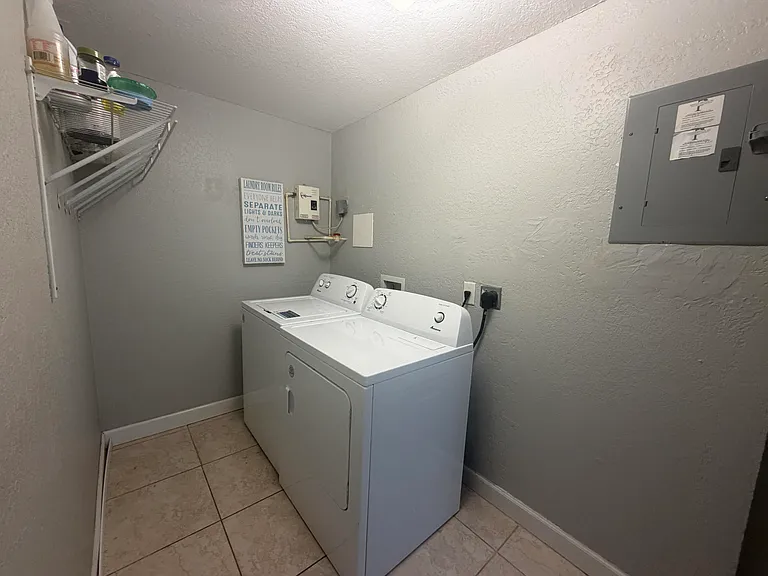7194 Southgate Blvd — Photo 10