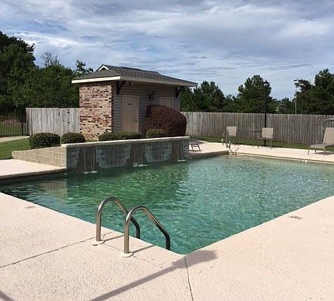 4th image of 6 Oak Alley Ln