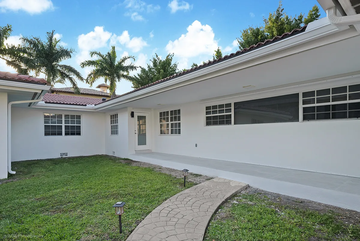Building Photo - 52 Camden Dr