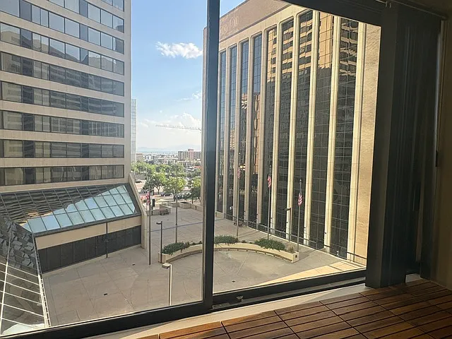 48 W Broadway — Photo 3