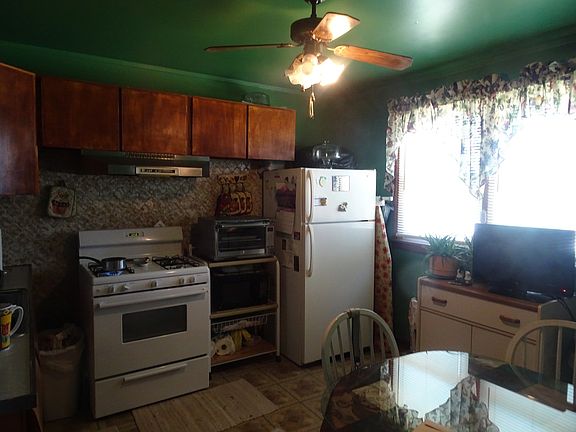 5th image of 29 49th Ave