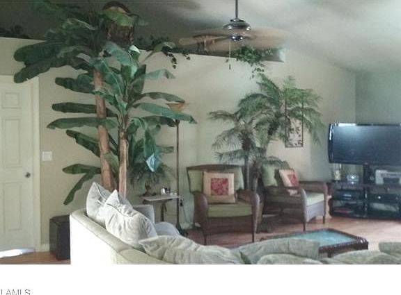 4th image of 1420 SE 15th St