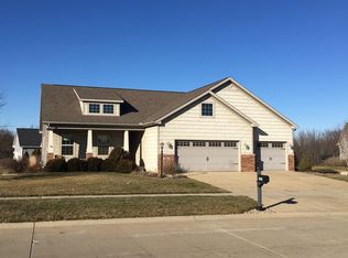 2402 Blue Stem Ct, Mahomet, IL 61853