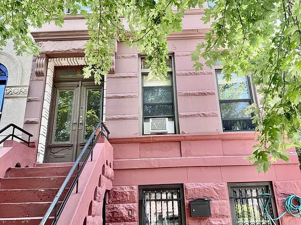 27 Street Charles Pl, Brooklyn, NY 11216