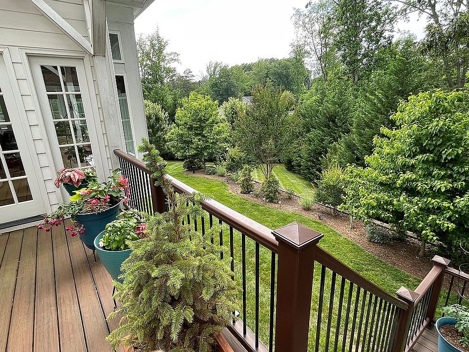 2nd image of 1118 Pike Pl