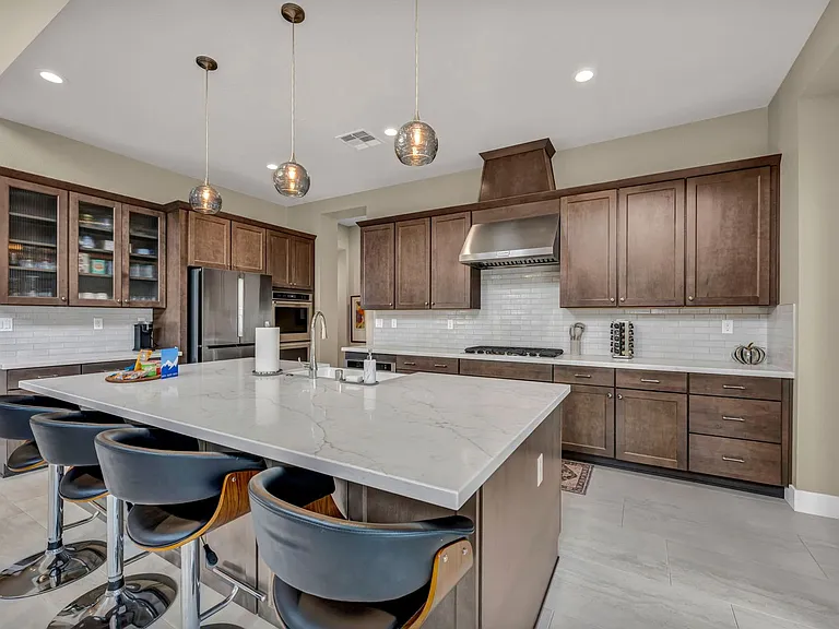 619 Camargue Trl — Photo 18