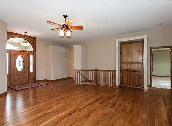 2nd image of 619 S Wren Field Dr