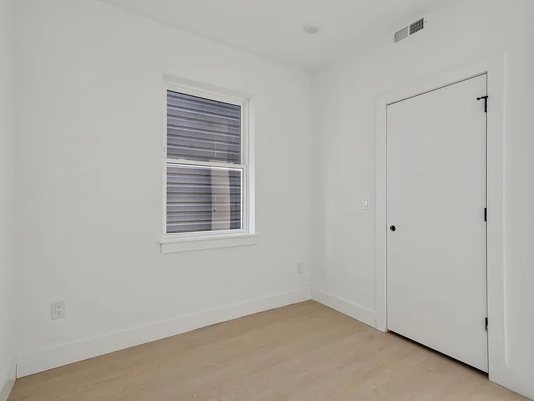 2400 W Montgomery Ave — Photo 7