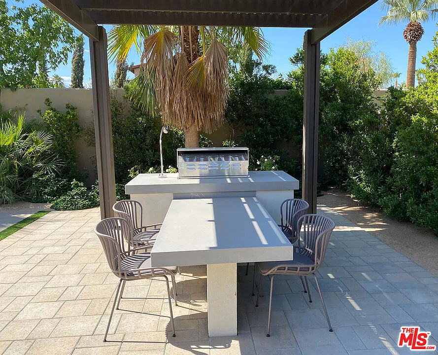 4 bed, 4.5 bath, 3370 sqft, $17,500 — Photo 4