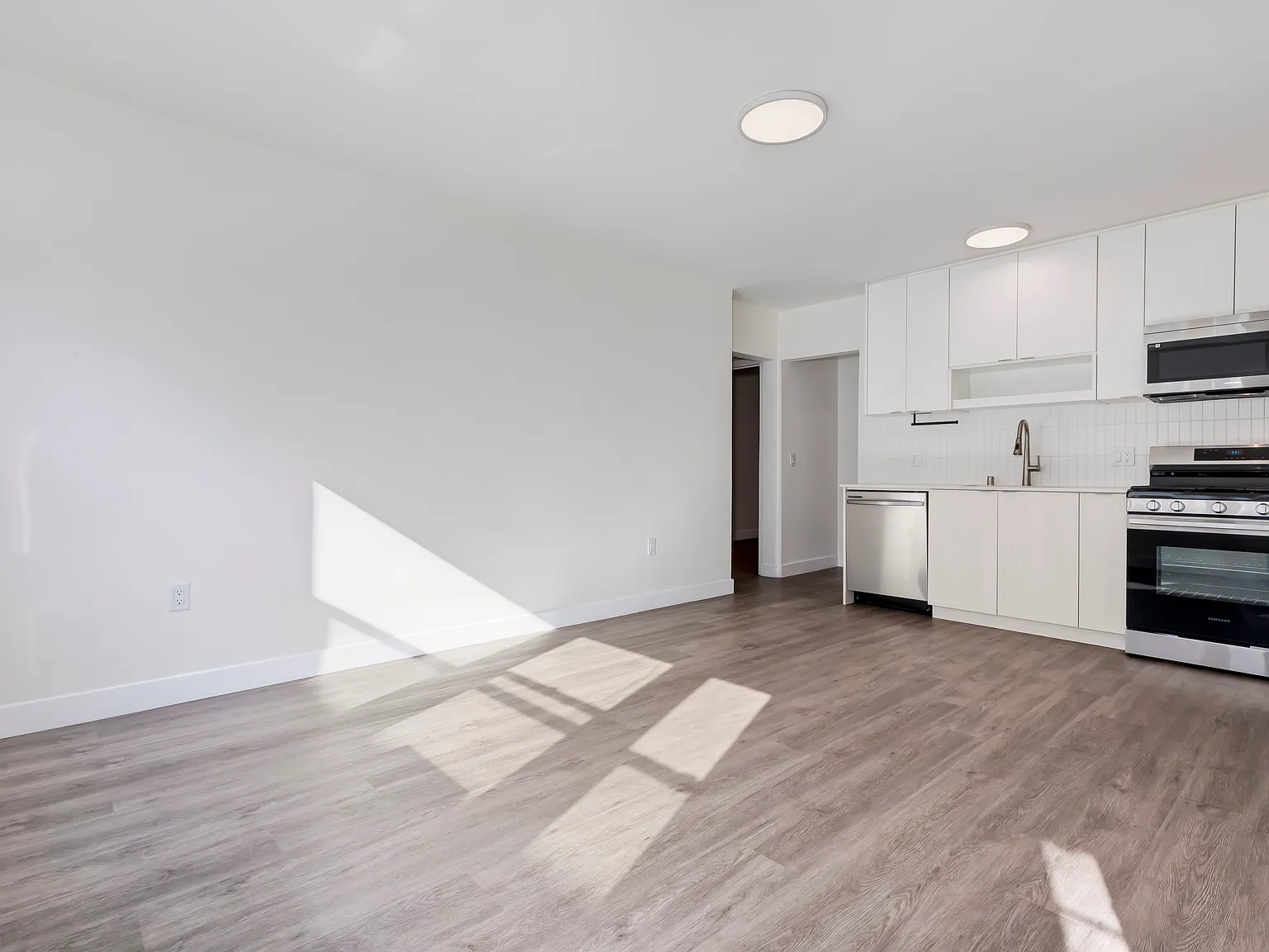 2 bed, 900 sqft, $2,695 — Photo 2