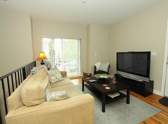 2nd image of 1447 N Campbell Ave #1S