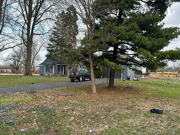 2nd image of 650 W Holbrook Rd