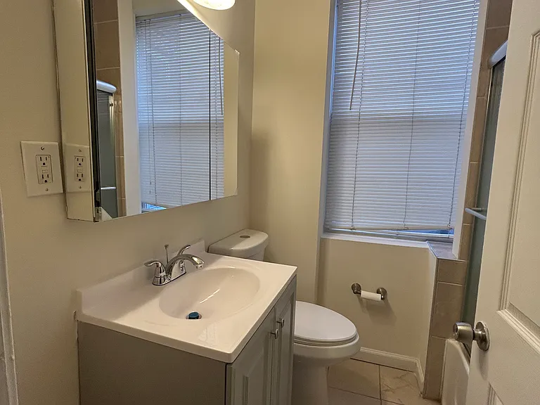 1008 Winton St — Photo 9
