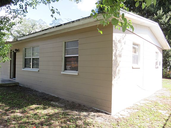 3rd image of 1309 E Poinsettia Ave