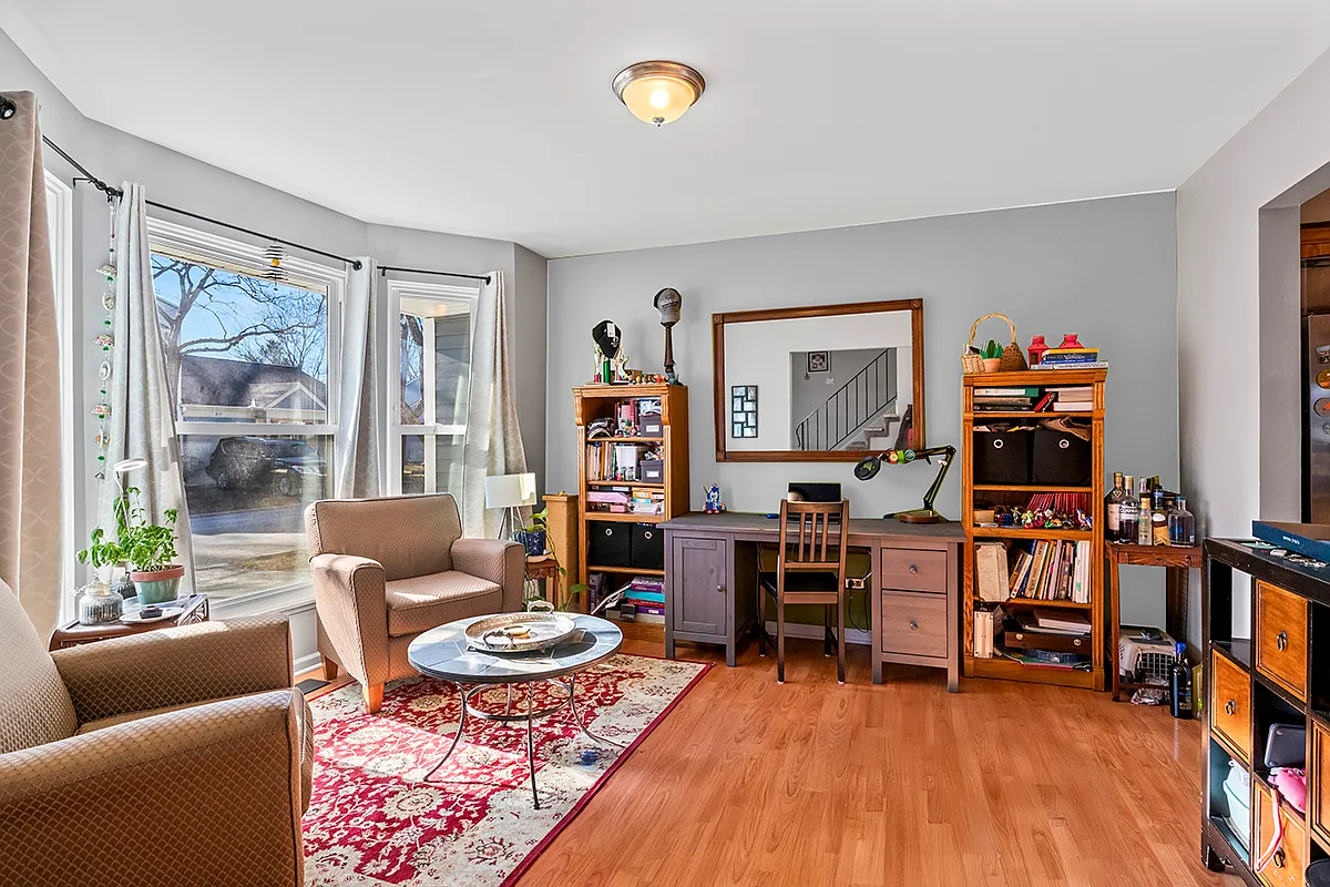 3 bed, 1.5 bath, 1350 sqft, $2,600 — Photo 3