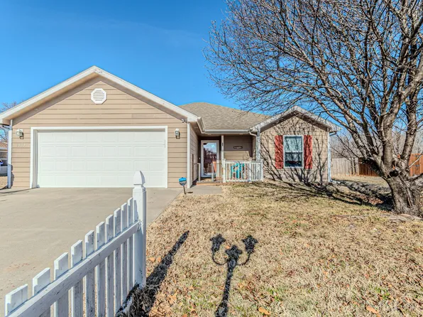 1531 N Clay St, Junction City, KS 66441