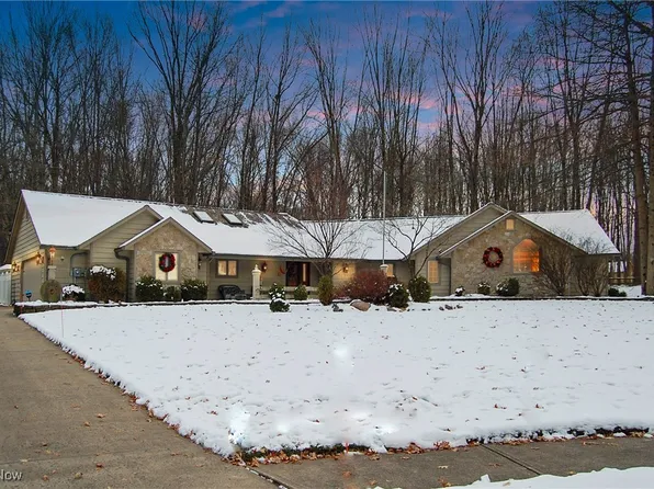 205 Ellen Dr, Berea, OH 44017