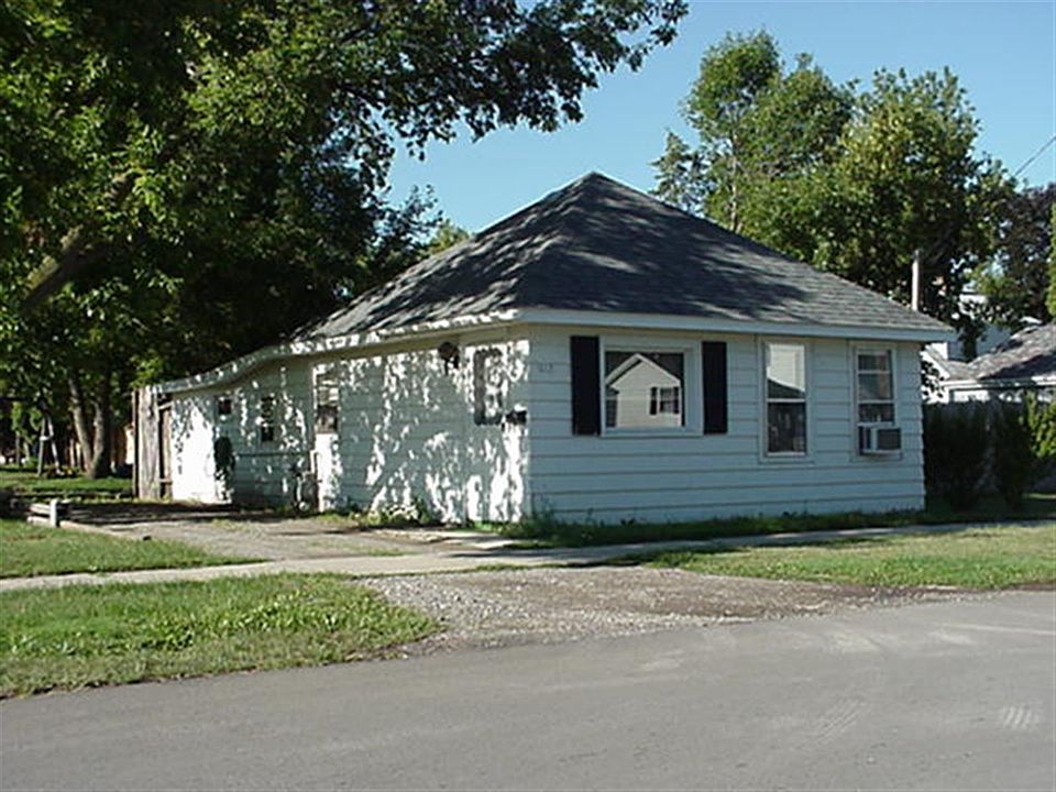 1st image of 215 E Gruenwald Ave