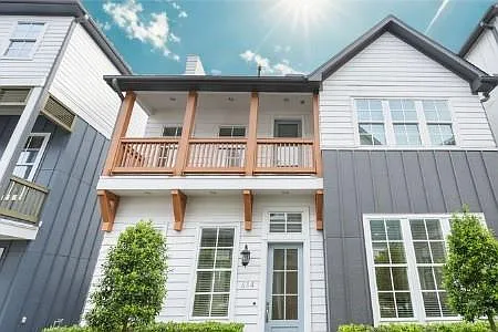 3 bed, 3.5 bath, 2160 sqft, $3,200 — Photo 1