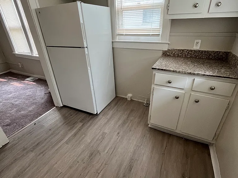 137 Parkdale Ave — Photo 3
