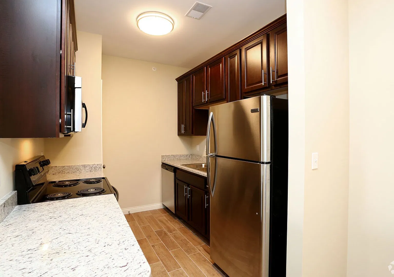 30 W Southampton Dr — Photo 3