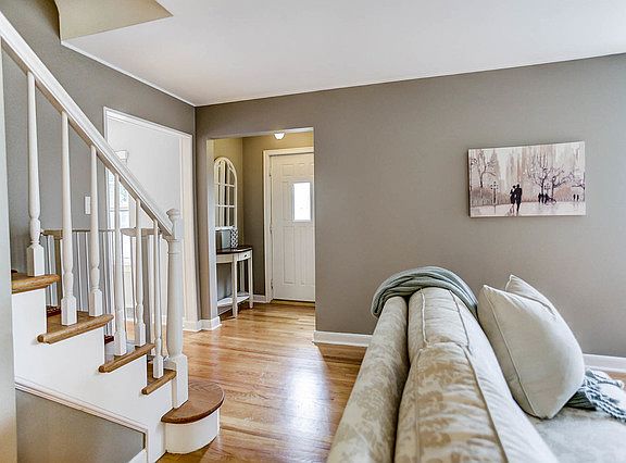 2nd image of 742 N Kensington Ave