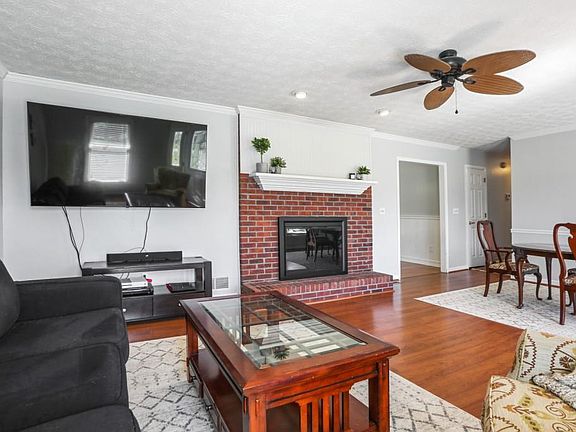 5th image of 3521 Camelot Way