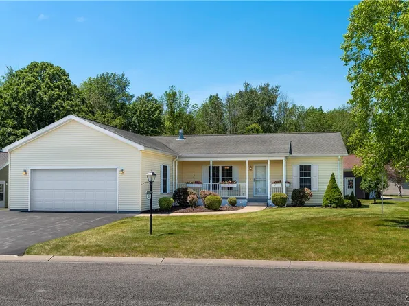 35 Overland Dr, Clinton, NY 13323