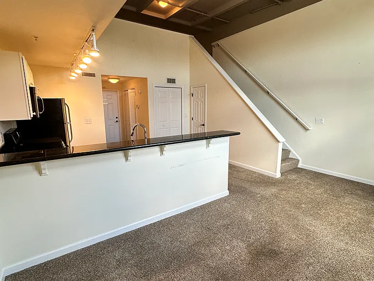 221 Glen St. — Photo 16