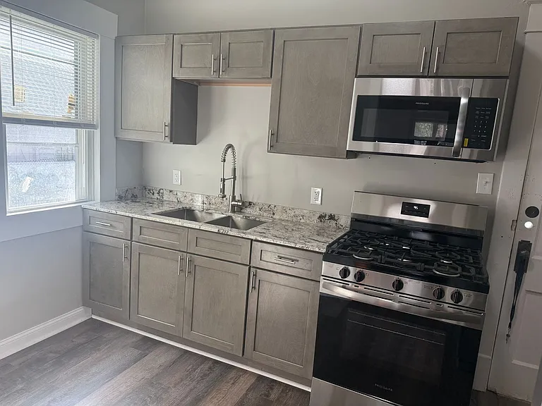 1111-1113 Brown Ave — Photo 6