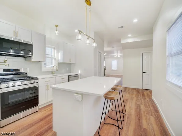 50 Hillyer St, Orange, NJ 07050