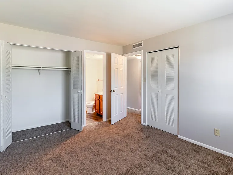 Pickwick Farms Apartments — Photo 22