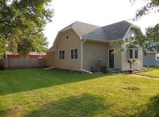 839 Buchanan St, Wapello, IA 52653