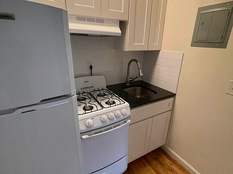 226 E 29th St #6G — Photo 7