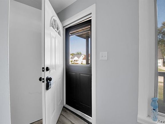 4th image of 24409 Bolam Ave