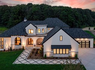 16820 W Autumn Trace Ct, New Berlin, WI 53151