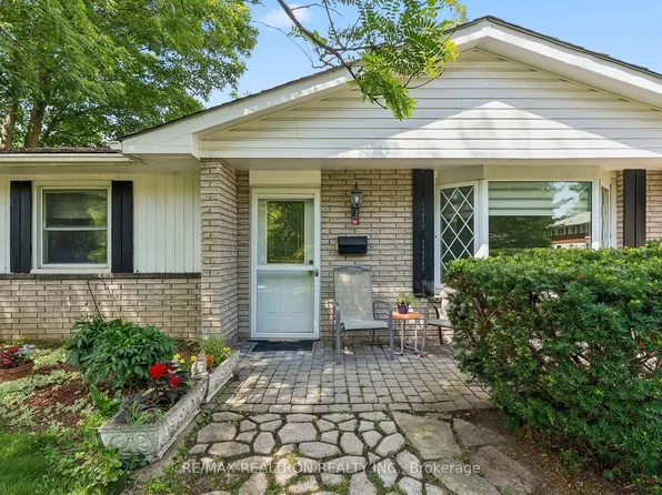 957 Janette St, Newmarket, ON L3Y 3C4