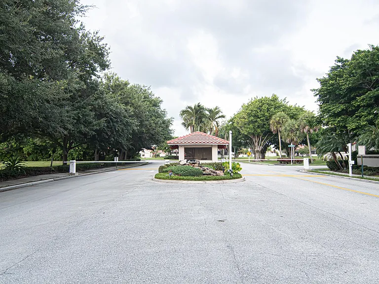 8410 Brussels Way — Photo 41