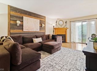 402 Village Cmns, Flemington, NJ 08822