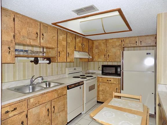 5th image of 1261 Harbour Point Dr