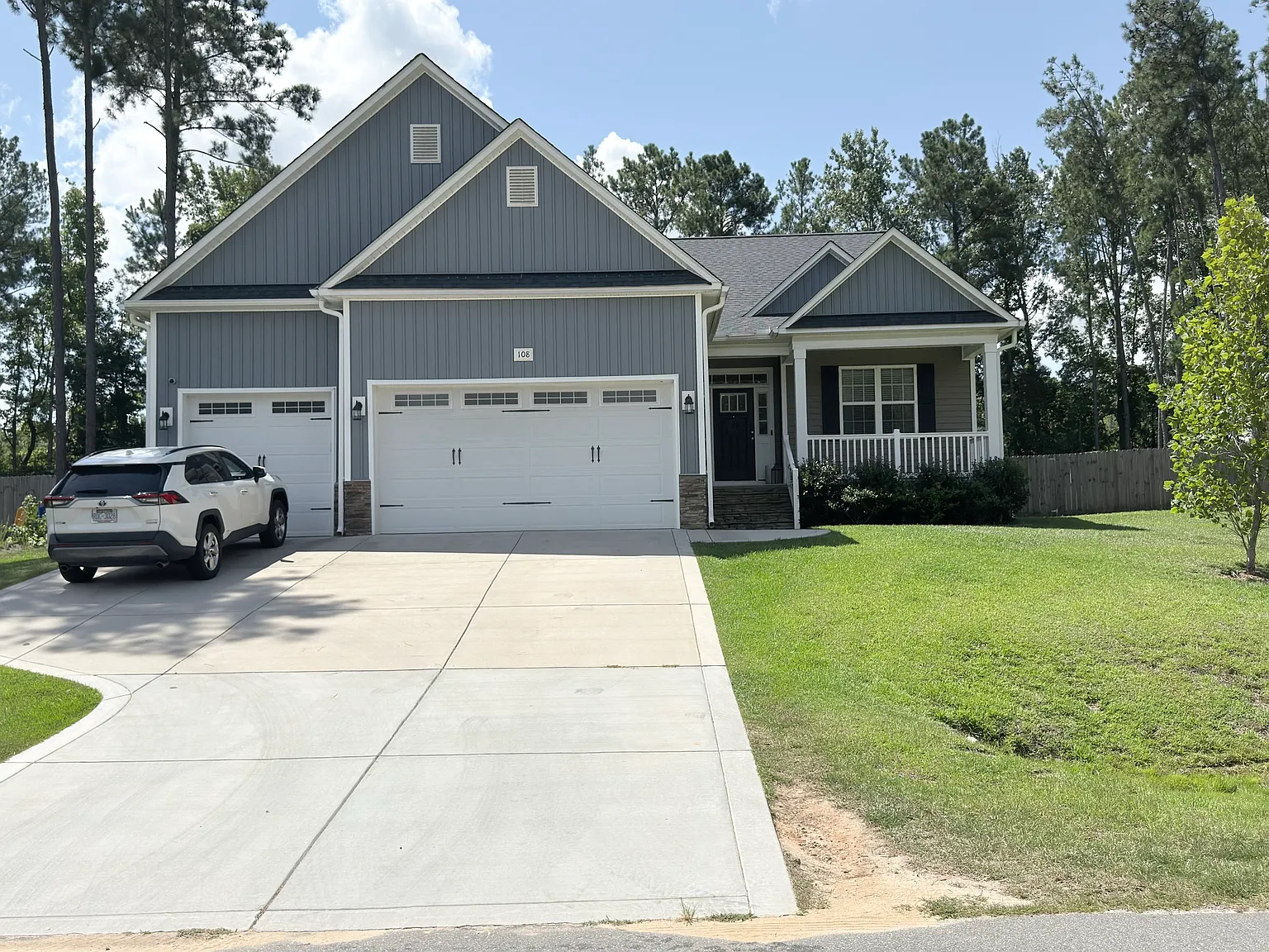 3 bed, 2572 sqft, $2,850 — Photo 1