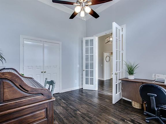 5th image of 932 Southwood Dr