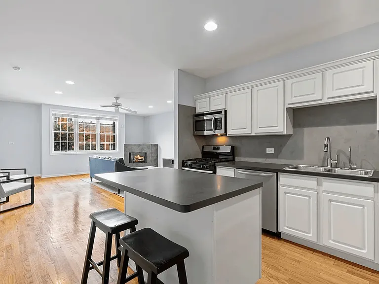 2315 W Harrison St #3 — Photo 5