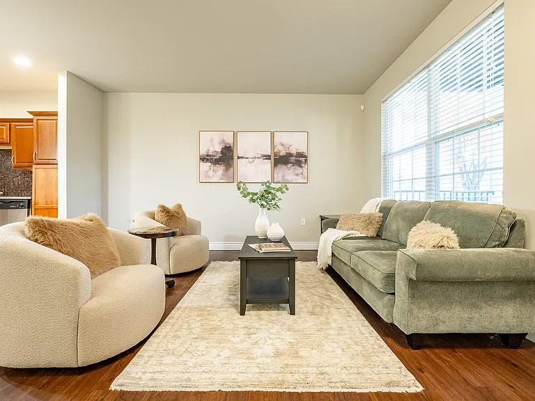 Central Park Apartments — Photo 6