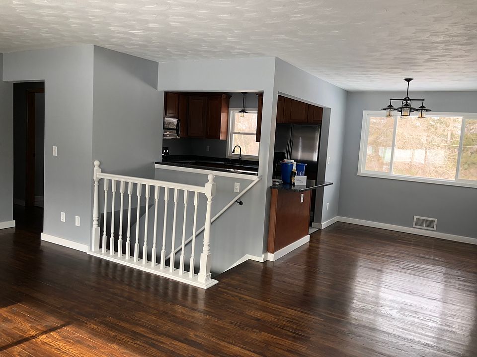 2nd image of 537 McNamara Ave