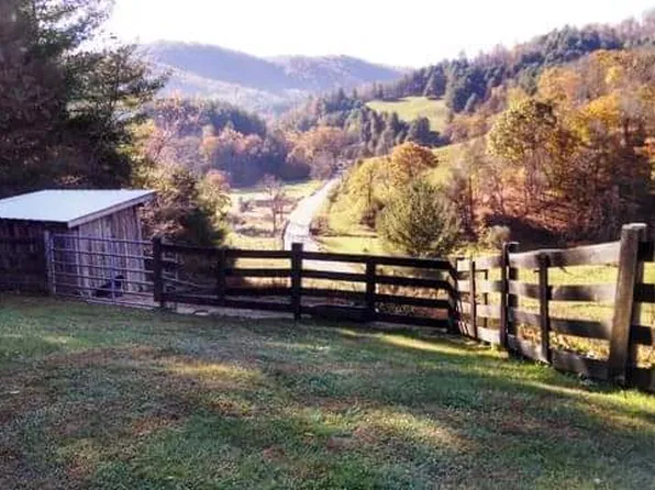 5305 Spring Valley Rd, Elk Creek, VA 24326