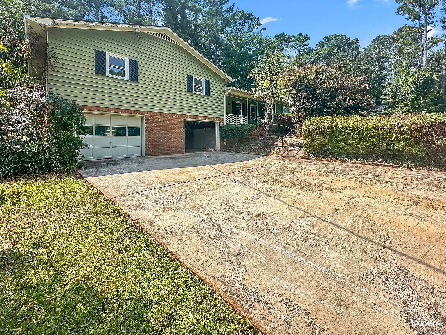 3 bed, 2.0 bath, 1862 sqft, $2,070 — Photo 1
