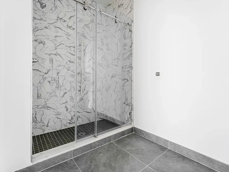165 W 7th St #213 — Photo 37