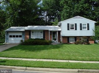 7020 Hadlow Dr, Springfield, VA 22152